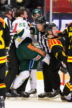 Färjestads Ole-Kristian Tollefsen i slagsmål med Brynäs
