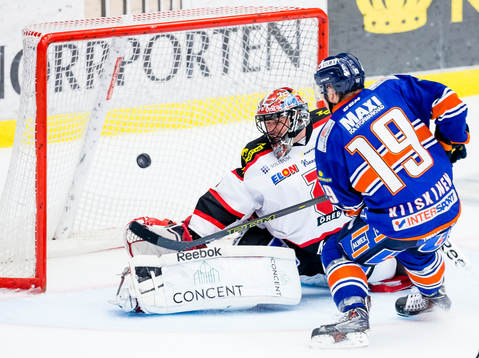 Växjös Tuomas Kiiskinen gör mål 2-1 bakom Örebros