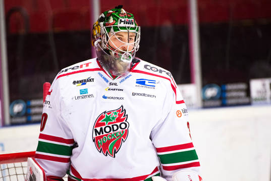 Linus Ullmark, målvakt i Modo, före ishockeymatchen i SHL