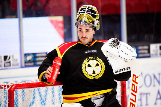 Brynäs målvakt Bernhard Starkbaum drickat vatten