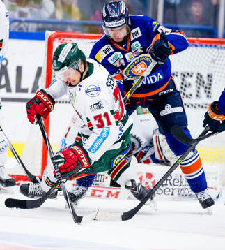 Frölundas Nicklas Lasu faller