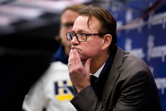s assisterande tränare Fredrik Olausson