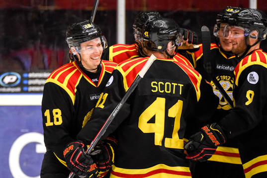 Brynäs Anton Rödin jublar