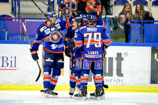 Växjös Teemu Laakso kvitterade till 1-1 och jublar