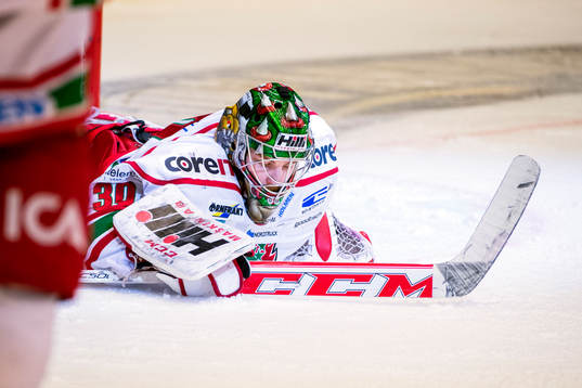Linus Ullmark, målvakt i Modo, deppar