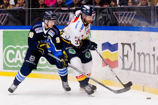 s Ted Brithén mot Djurgårdens Mikael Samuelsson