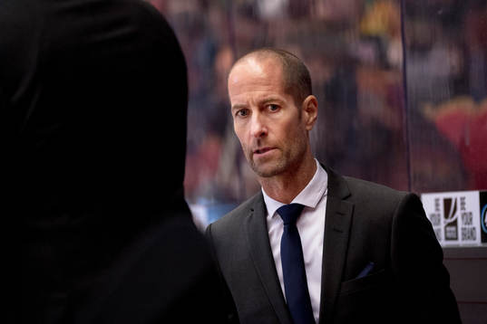 Modos huvudtränare Anders Forsberg deppar