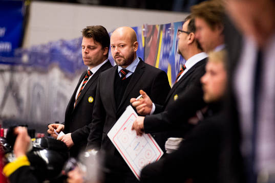 Brynäs huvudtränare Tommy Jonsson deppar