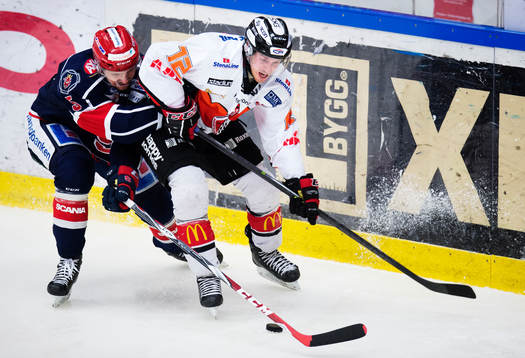 Södertäljes Simon Löf utmanas av Karlskronas Erik Thorell