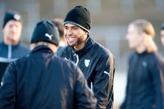 Malmö FFs Isaac Kiese Thelin skrattar