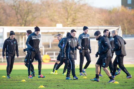 Malmö FFs spelar värmer upp