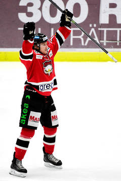 Malmö Redhawks Anton Lindholm skjuter in 1-0