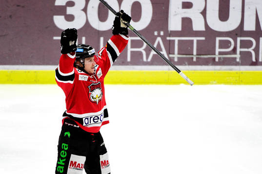 Malmö Redhawks Anton Lindholm skjuter in 1-0