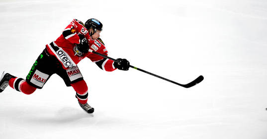Malmö Redhawks Anton Lindholm skjuter in 1-0