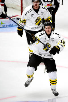 s Marcus Jonsson jublar
