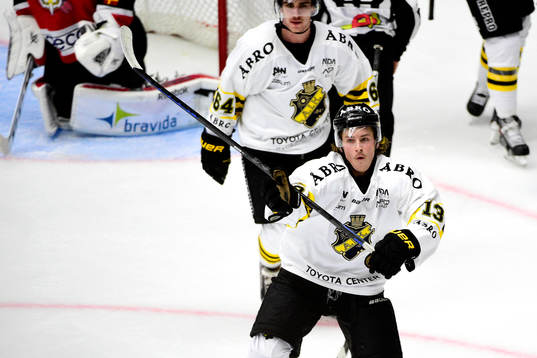 s Marcus Jonsson jublar