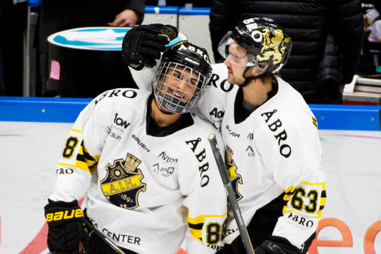 s Oliver Kylington klappas om av Joakim Hagelin