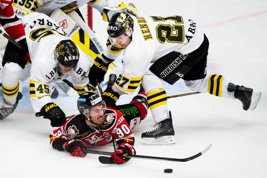 s Jacob Spångberg och Jordan Hendry