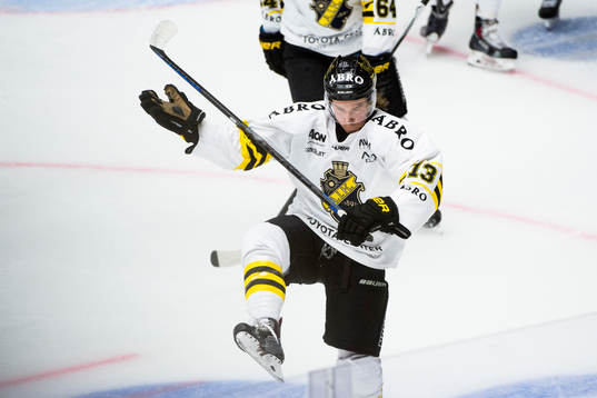 s Marcus Jonsson jublar
