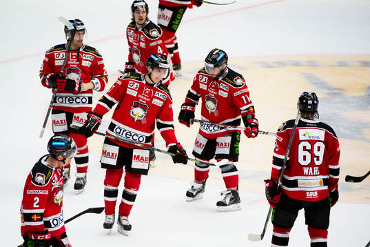 Malmö Redhawks Johan Ivarsson (m) och övriga spelare