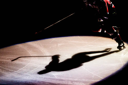 Skugga av en ishockeyspelare