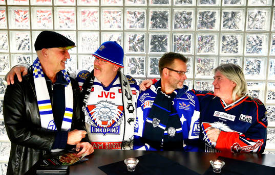 Linköpings och Leksands supporters i baren före
