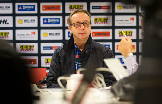 Tre Kronors tränare Pär Mårts på plats