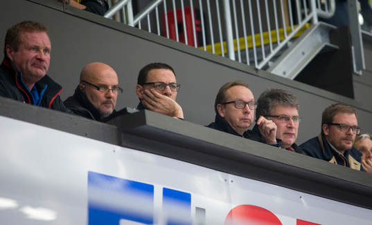 Tre Kronors tränare Pär Mårts och Peter Popovic på plats