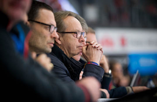 Tre Kronors tränare Pär Mårts och Peter Popovic på plats