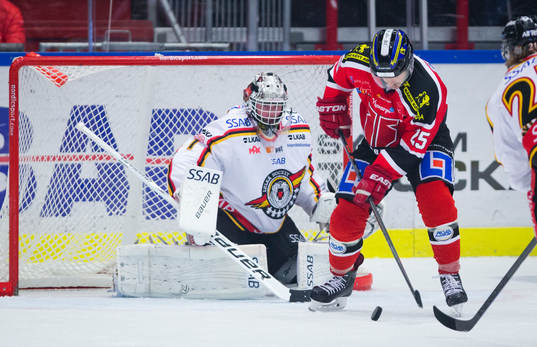 Luleås målvakt Daniel Larsson och Örebros Martin