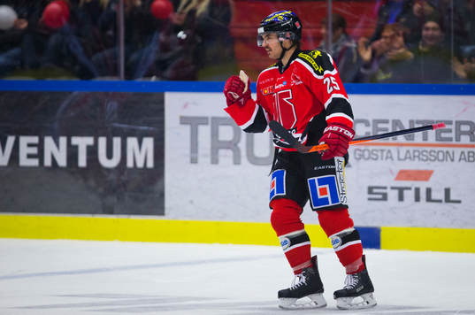 Örebros Martin Johansson gör 3-0 och jublar
