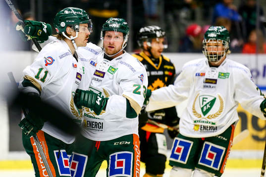Färjestads Anssi Salmela och Martin Röymark  jublar