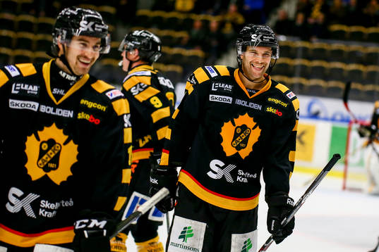 Skellefteås Rob Schremp och Andrew Calof  jublar