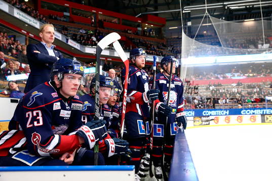 Linköpings Carl Dahlström i båset