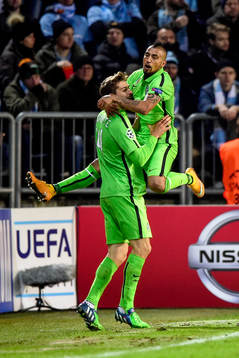Juventus Carlos Tevez och Fernando Llorente jublar