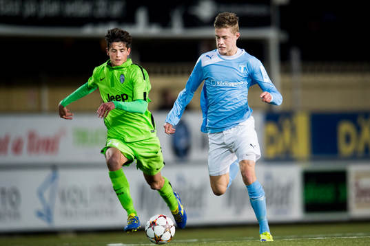 Malmö FFs Mattias Svanberg och Juventus Riccardo De Biasi