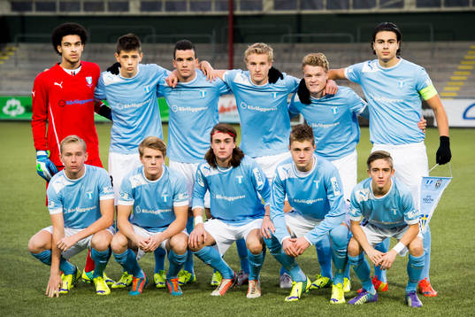 Malmö FFs startelva, övre raden från vänster, målvakt