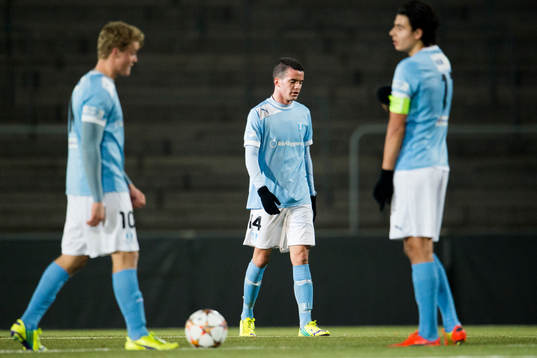 Malmö FFs Granit Stagova (m) Freddie Brorsson (tv) och