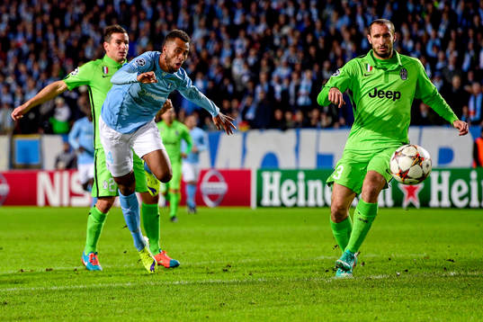 s Isaac Kiese Thelin och Juventus Giorgio Chiellini