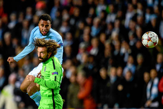 s Isaac Kiese Thelin och Juventus Andrea Pirlo