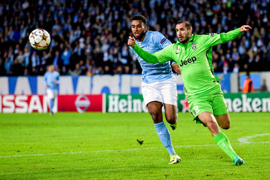 s Isaac Kiese Thelin och Juventus Giorgio Chiellini