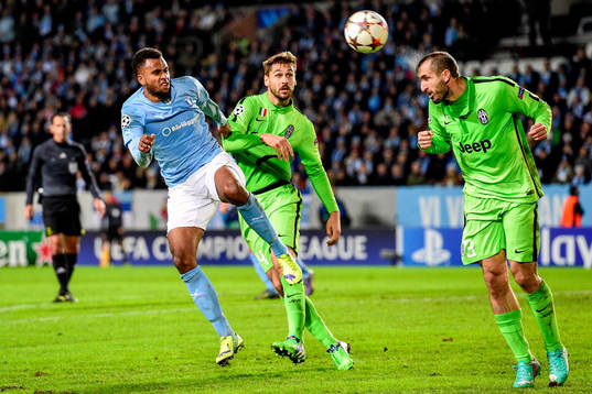 s Isaac Kiese Thelin och Juventus Fernando Llorente och