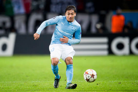 s Ricardo Ferreira Da Silva slår en pass