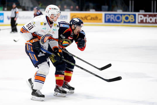 Växjös Erik Josefsson och Djurgårdens Steve Saviano