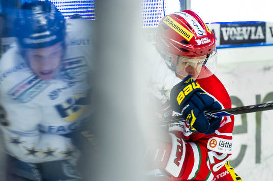 Modos Samuel Påhlssonunder ishockeymatchen i SHL mellan