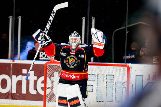 Djurgårdens målvakt Mikael Tellqvist jublar