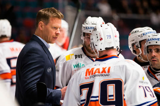 Växjös assisterande tränare Nicklas Rahm ger