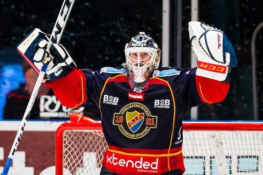 Djurgårdens målvakt Mikael Tellqvist jublar