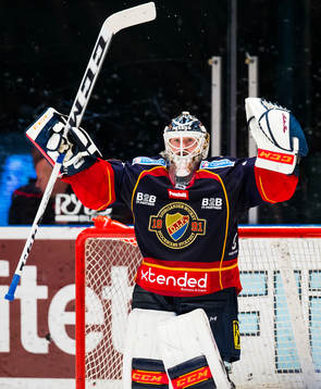 Djurgårdens målvakt Mikael Tellqvist jublar