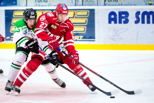 Rögles Daniel Sylwander jagar Rasmus Bengtsson